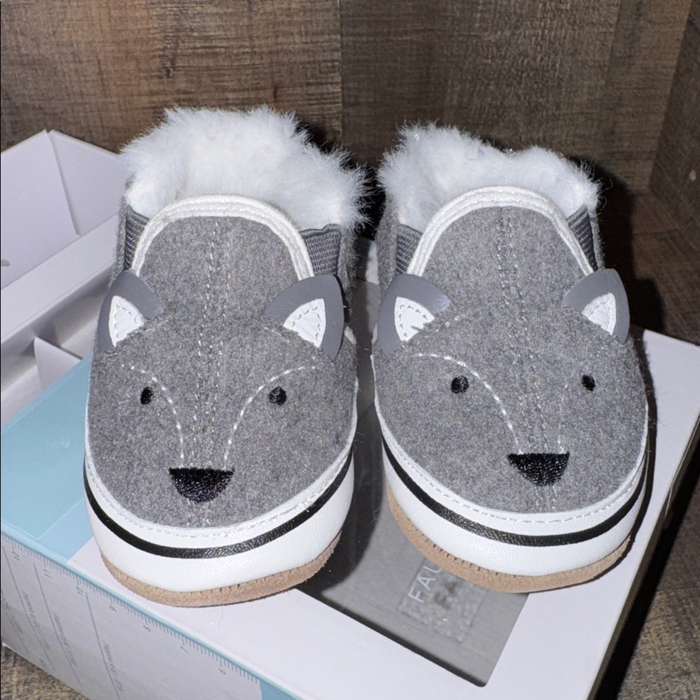 Robeez Gray GOX FACE SHOES- NIB-‎ size 6-12 mo